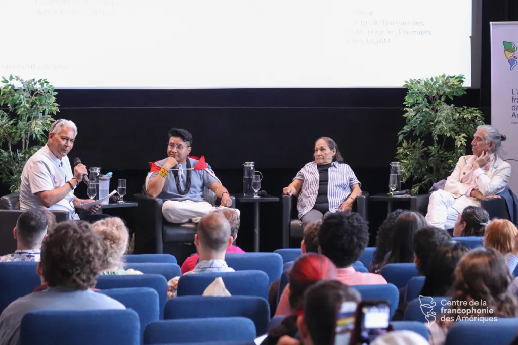 Marco Bacon, directeur du Bureau des relations pour les Premiers Peuples de l’UQAM, a animé un panel sur le territoire et l’identité autcohone avec Aulaguea Thérèse, Fédération des Organisations Autochtones de Guyane, Joséphine Bacon, Aînée en résidence de l’UQAM, et Dr. Stanley Vollant, chirurgien, scientifique et conférencier.